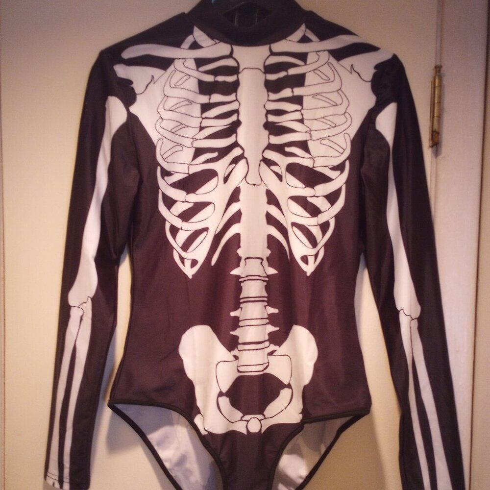 Skeleton bodysuit blk & wte L/XL New without tags!